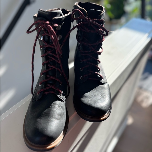 boc Black and Burgundy Lace-Up Combat Boots - Picture 2 of 6